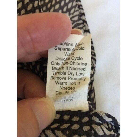 Cabi Womens Top Size Medium Black Cream Sleeveless Sheer Keyhole With Button - Picture 11 of 11